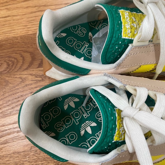 Adidas Retropy E5 Beige and Yellow Running Shoes - Picture 5 of 9